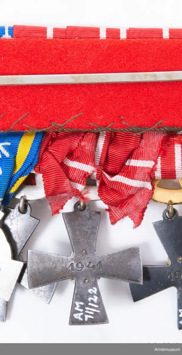 Grupp: M II.
Frihetskors, 4 klass, med svärd och eklöv. 1941.