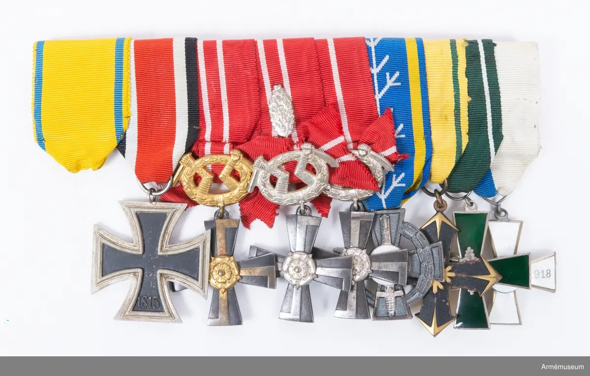 Grupp: M II.
"1813", "1939".
Järnkorset är monterat bak- och-fram i medaljspännet, sannolikt för att dölja svastikan.