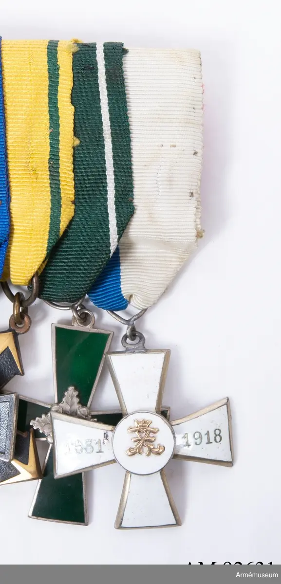 Grupp: M II.
Med krönt F Nylands dragoner. 1631-1918.