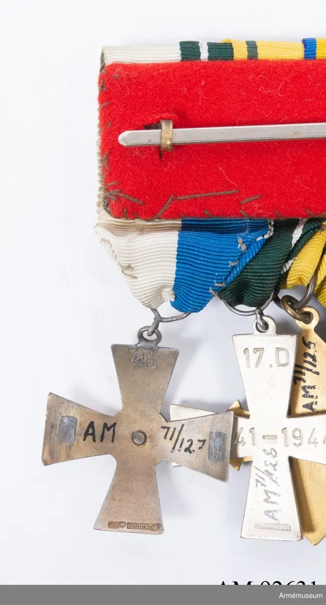 Grupp: M II.
Med krönt F Nylands dragoner. 1631-1918.