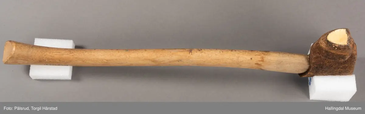 Merkeøks som har vært i bruk i Drammensvassdraget. Med merke som har tilhørt Gulskogen Tømmer A/S.