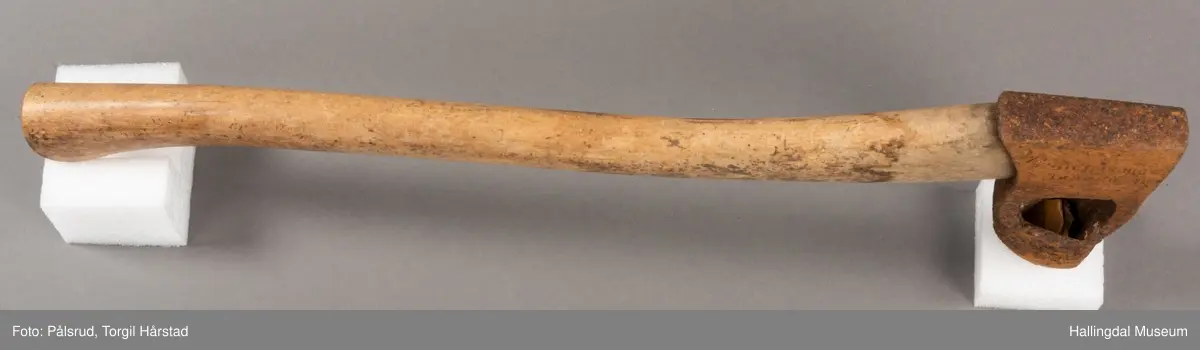 Merkeøks som har vært i bruk i Drammensvassdraget. Med merke som har tilhørt Gulskogen Tømmer A/S.