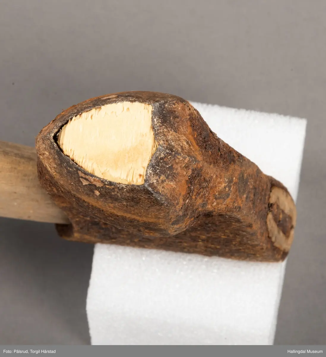 Merkeøks som har vært i bruk i Drammensvassdraget. Med merke som har tilhørt Gulskogen Tømmer A/S.