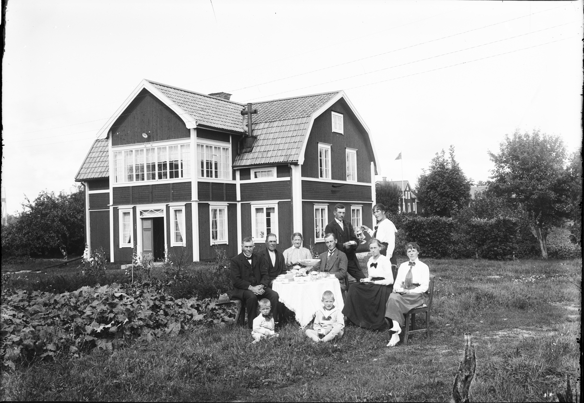 Kaffe i trädgården, Sandika, Uppland