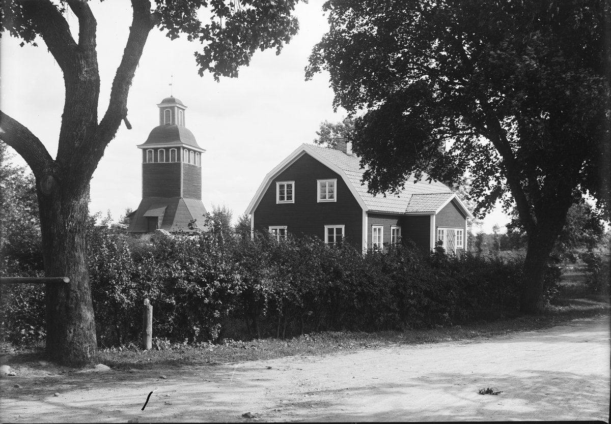 Församlingshem och klockstapel, Knutby socken, Uppland