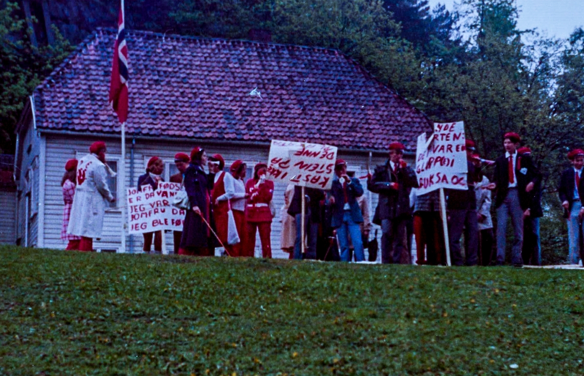 Russen fra Kragerø gymnas,1971. Appell fra Kirkehaugen,