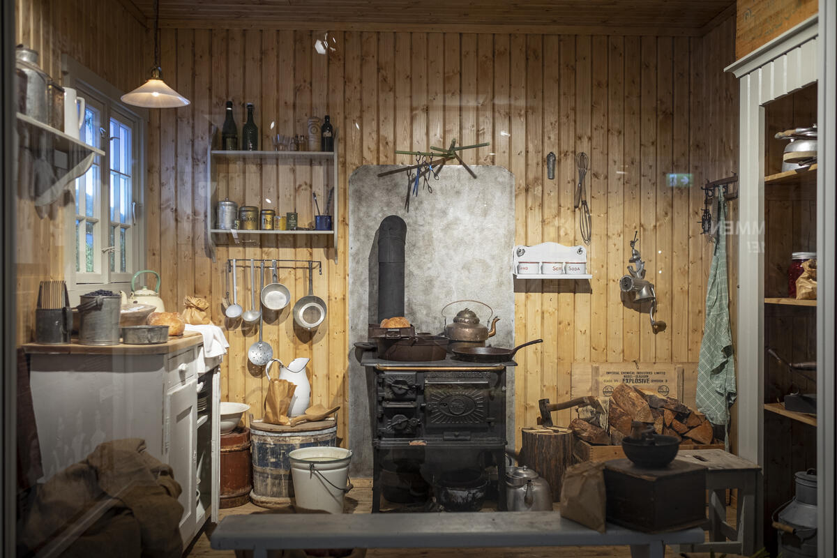 Interiør av Hakavik anleggskjøkken, ca 1917.