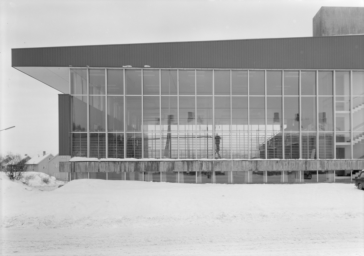 Arkitekturfoto av Idrettens hus i  Narvik.