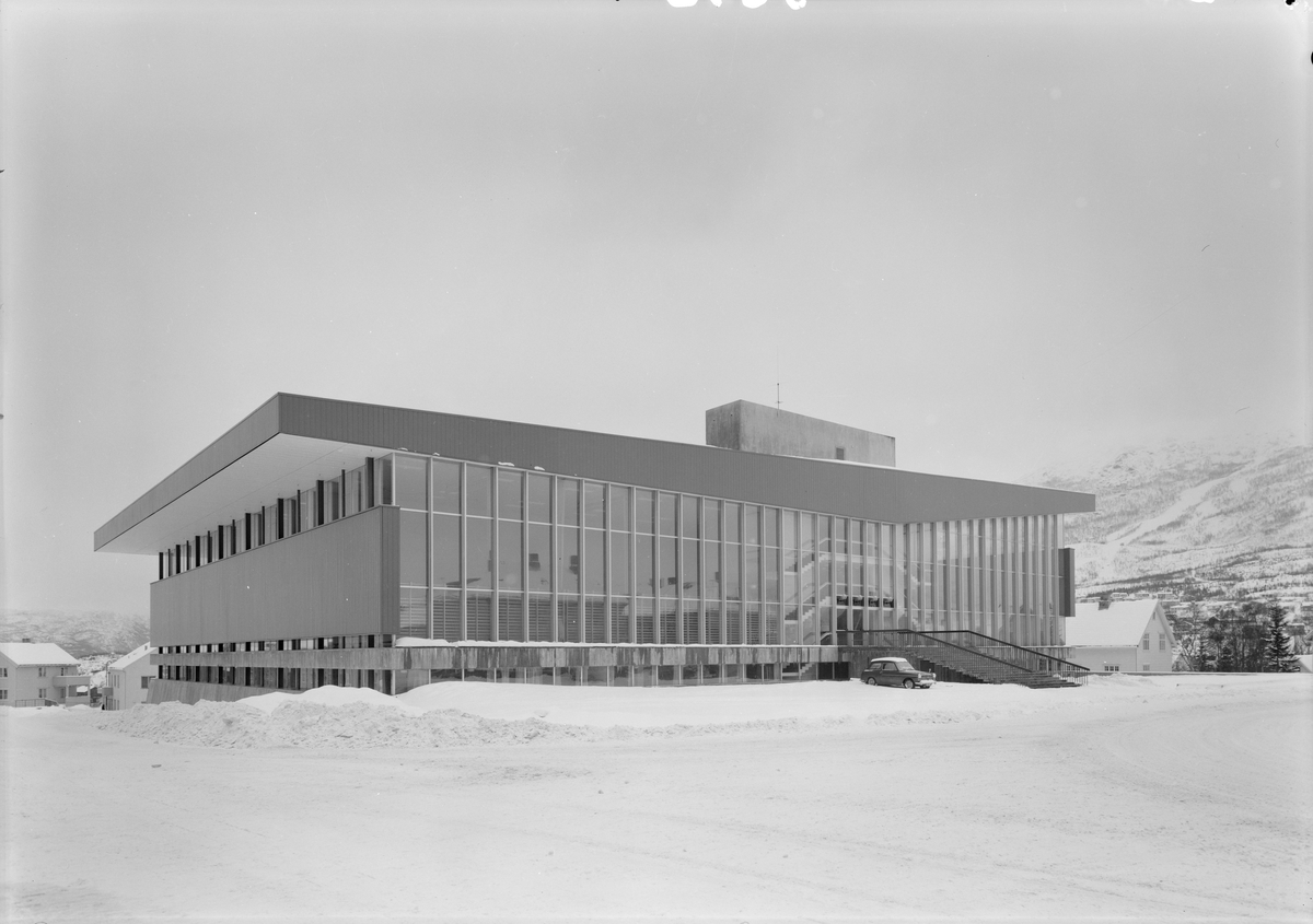 Arkitekturfoto av Idrettens hus i  Narvik.