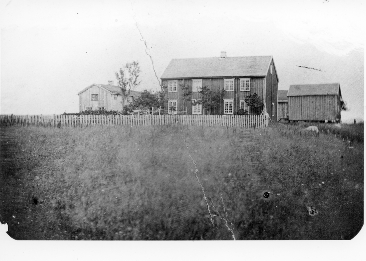 Sorenskrivergården på Balsnes, Hitra ca.1870/1871.