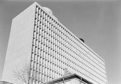 Regjeringsbygget. Ark. Viksjø, modell og nybygget -58.