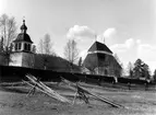 Viksjö kyrka. Kyrkan uppfördes 1927-28, sedan det gamla brukskapellet från Västanå brunnit ner till grunden den 8 februari 1926. Efter ritningar av arkitekt David Frykholm i Härnösand uppfördes den nuvarande kyrkan av timmer av byggmästaren J. Wiklander. Flera av de gamla kyrkstallarna finns bevarade. Kyrkan har en stomme av liggtimmer. Planen är åttkantig, med utskjutande vapenhus och sakristia. Det valmade taket är täckt med träspån. Fasaderna är klädda med vitmålad, stående träpanel. Klockstapeln har en lökformigt svängd kupol ovanpå ett fyrkantigt torn. Den inköptes 1789 på auktion och tillhörde tidigare Högsjö kyrka. Kyrkorummets väggar och tak är klädda med vitmålad träpanel. Bänkdörrarna och vissa detaljer är marmorerade. Golvet är brädlagt. Predikstol och altaruppsats är utförda av snickarmästare Erik Johan Näslund. Altartavlan är ett verk av Stig Bergh. På läkarkarriären finns tretton målningar av Arne Bohman.