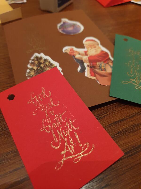 Fargerike julekort laget med glansbilder og stempel