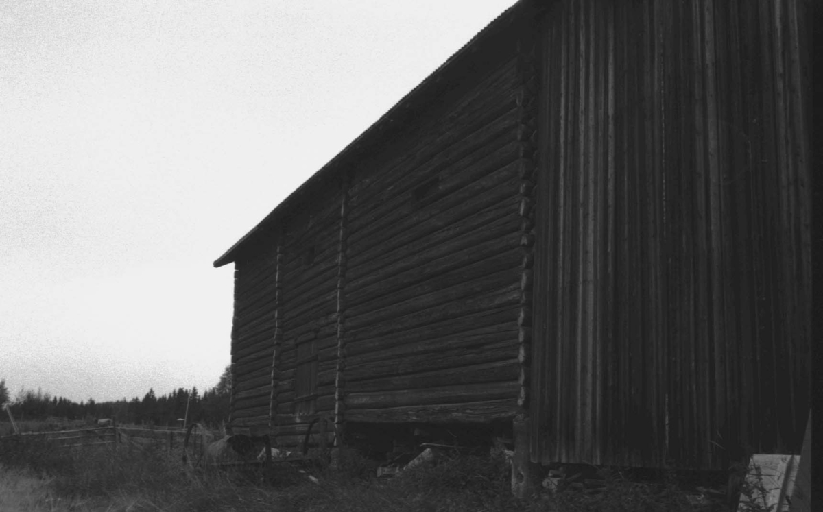 Øvre Rendalen, Bull Museumet, Haugset, Gammel låve, Dør