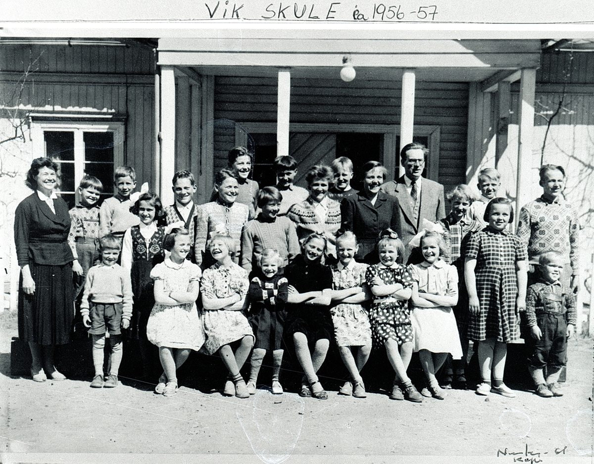 Klassebilde Vik Skule, Vestre Slidre 1957.