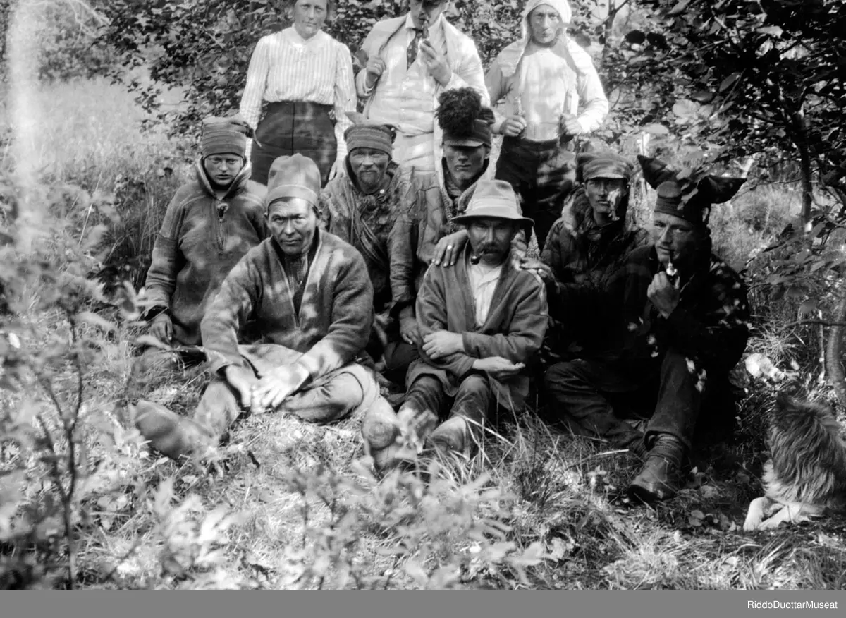 Boazoguohtun kommisjuvdna 1915.
Reinbeitekommisjonen i 1915