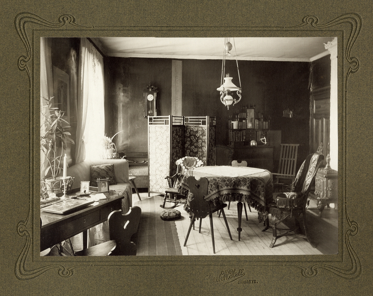 En matsal, ca 1905. 
Troligen från Södra Unnaryds prästgård, då bebodd av kyrkoherde Alfred Lönngren (1847-1906).