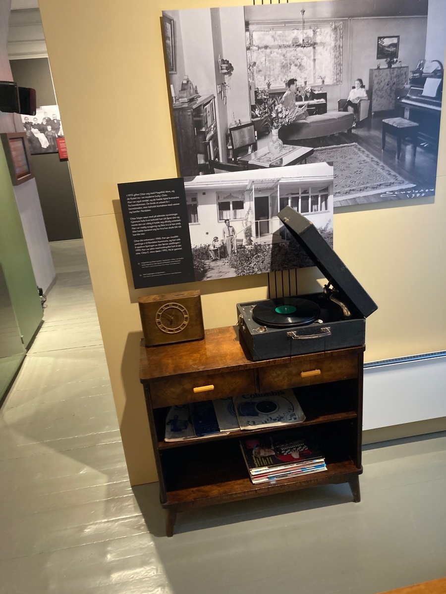 Utstilling om Ottar E. Akre