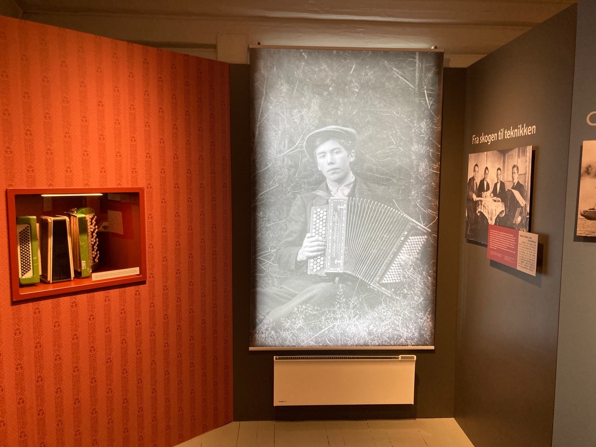 Utstilling om Ottar E. Akre