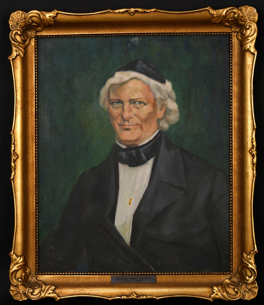 Brystportrett av fylkesmann Karelius August Arntzen.
