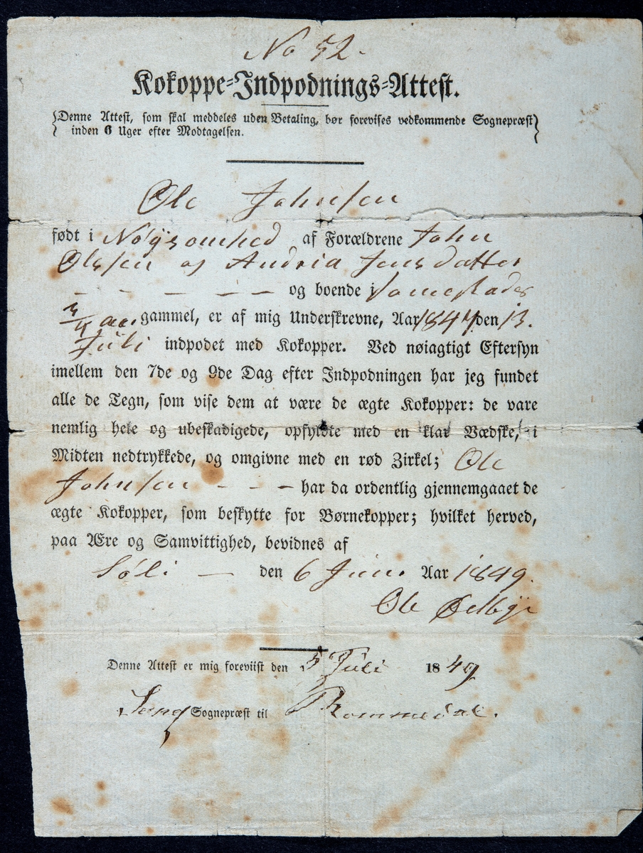 Kokoppe-indpodings-attest fra 1849. Vaksineattest, kukopper.
For Ole Jonsen (født 1846, død 1931) Han var smed på Nordvi gård i Ottestad.