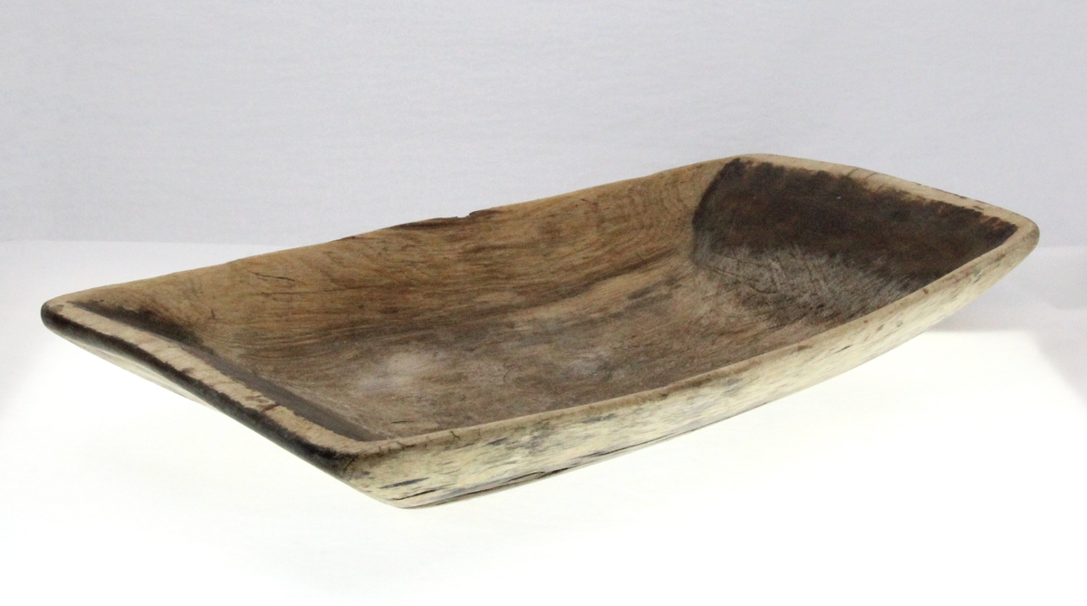 Rektangulært trau av tre.