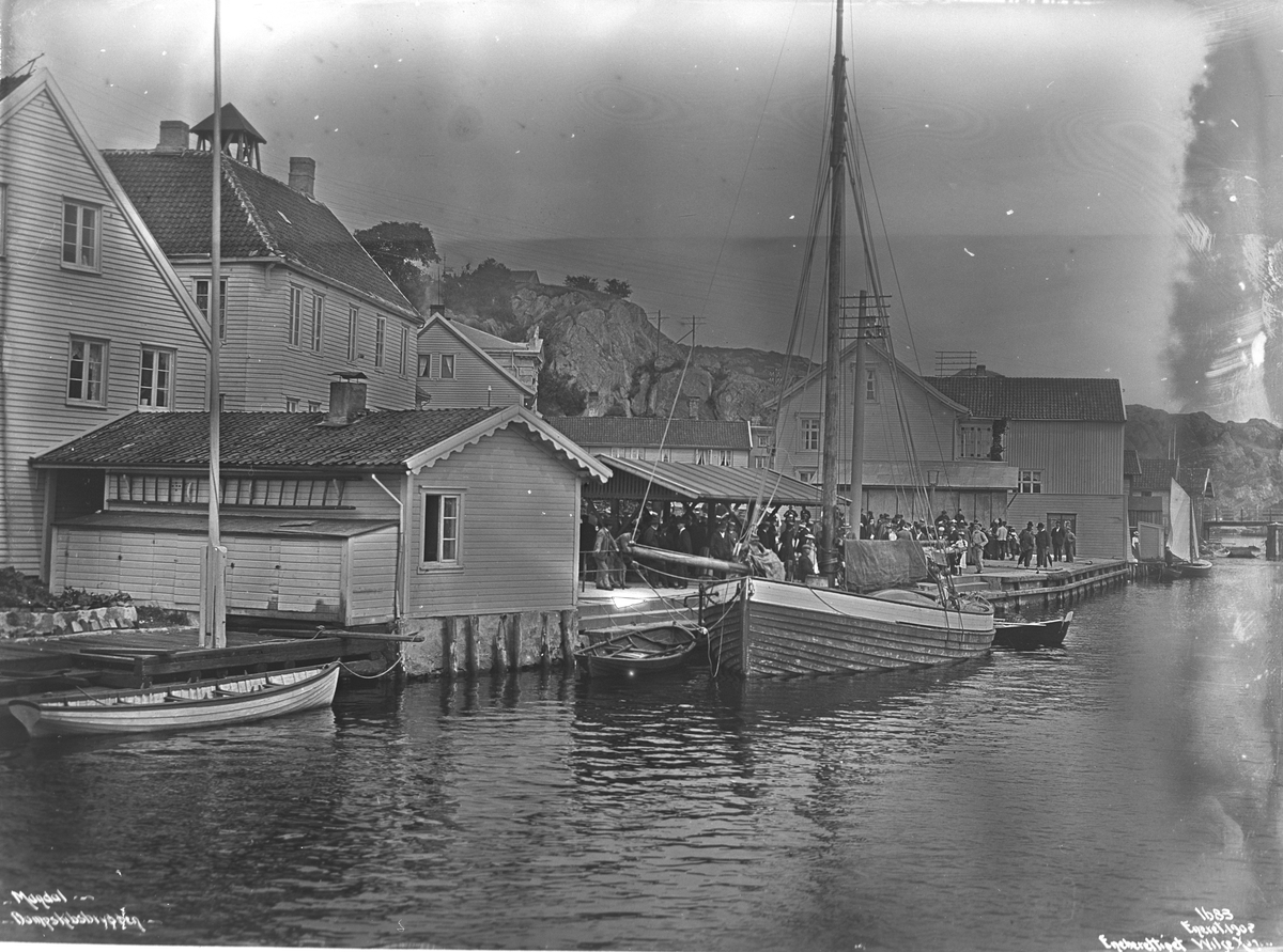 Mandal - Dampskipsbryggen 29.juli 1902