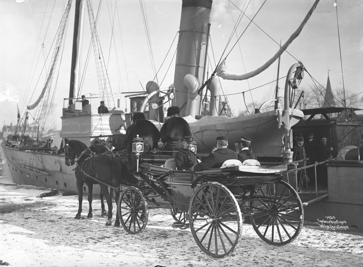 Kongens avreise fra Kristiania med Heimdal