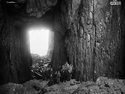 Prot: Torghatten - Gruppe i Hullet 1/7 1906