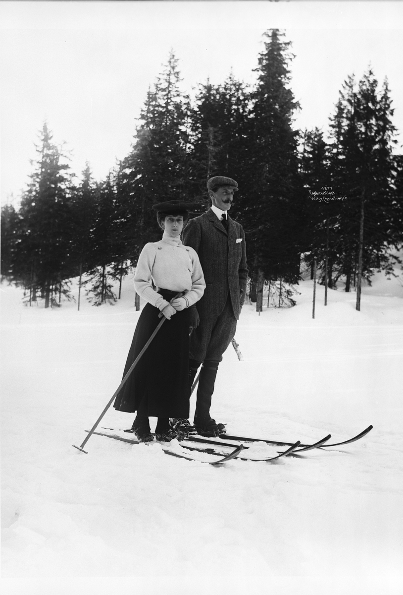 Kongen og Dronningen på ski,  19/3 1906