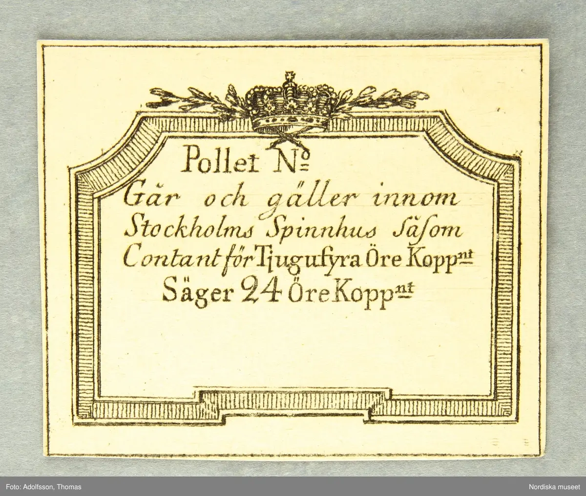 Huvudliggaren:
"Polletter. 'Går och gäller innom Stockholms Spinnhus, såsom Contant.'
a. för Halft Öre Kopp/nt.
b. för Ett Öre Kopp/nt.
c. för Två Öre Kopp/nt.
d. för Fem Öre Kopp/nt.
e. för Sex Öre Kopp/nt.
f. för Sexton Öre Kopp/nt.
g. för Tjugufyra Öre Kopp/nt.
h. för En Daler Kopp/nt.
Gm byte med ingeniör John Linder 16/12 1895."