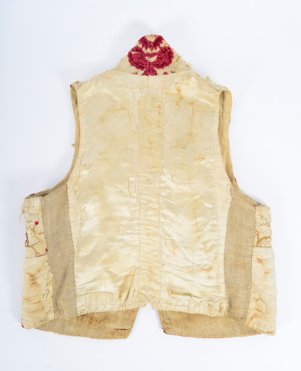 Vest med brodert mønster, applikasjoner av plysj.