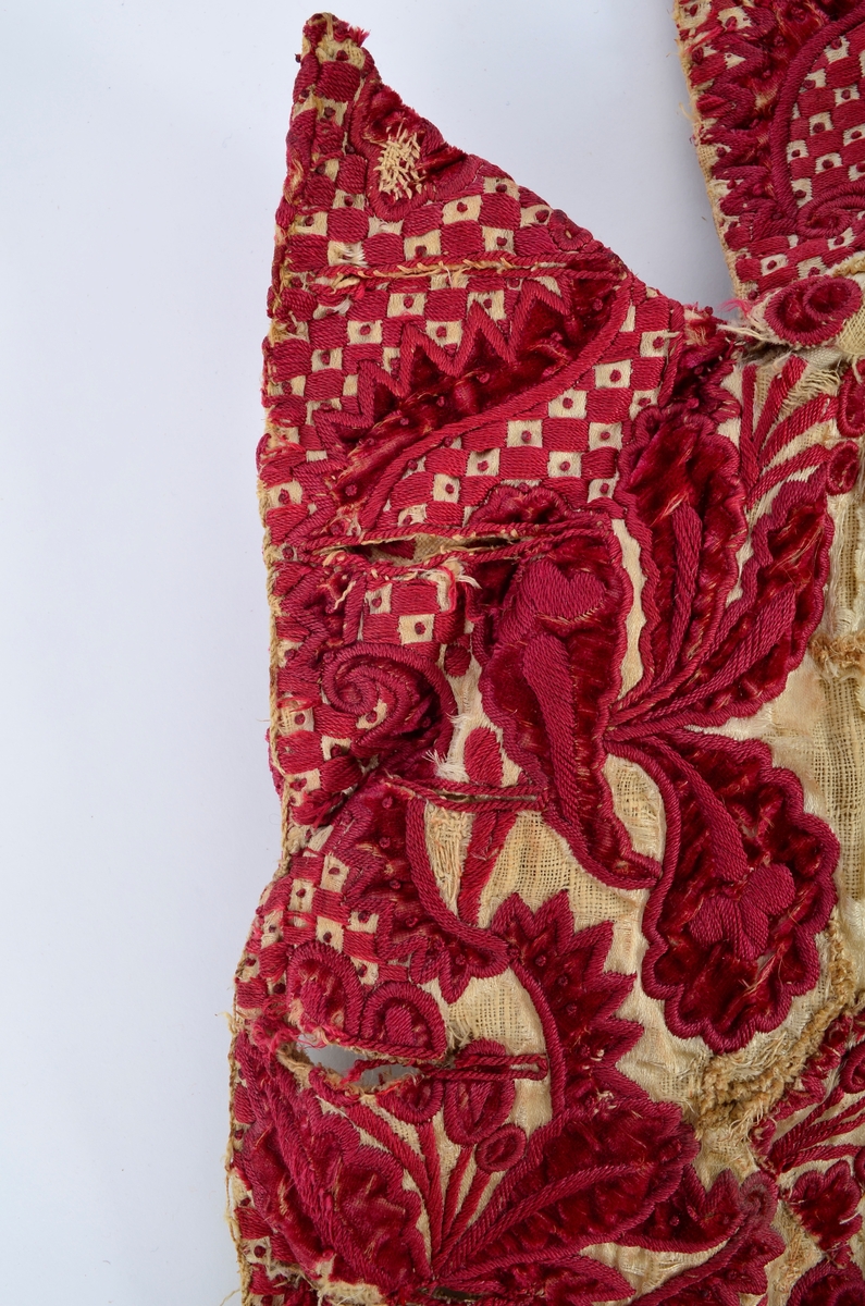 Vest med brodert mønster, applikasjoner av plysj.