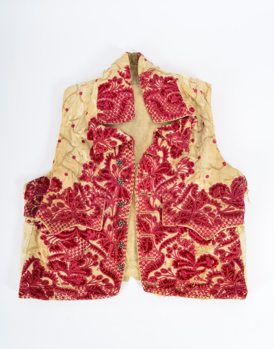 Vest med brodert mønster, applikasjoner av plysj.