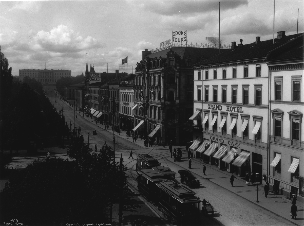 Karl Johansgate sett fra Stortinget, 3. oktober 1910.