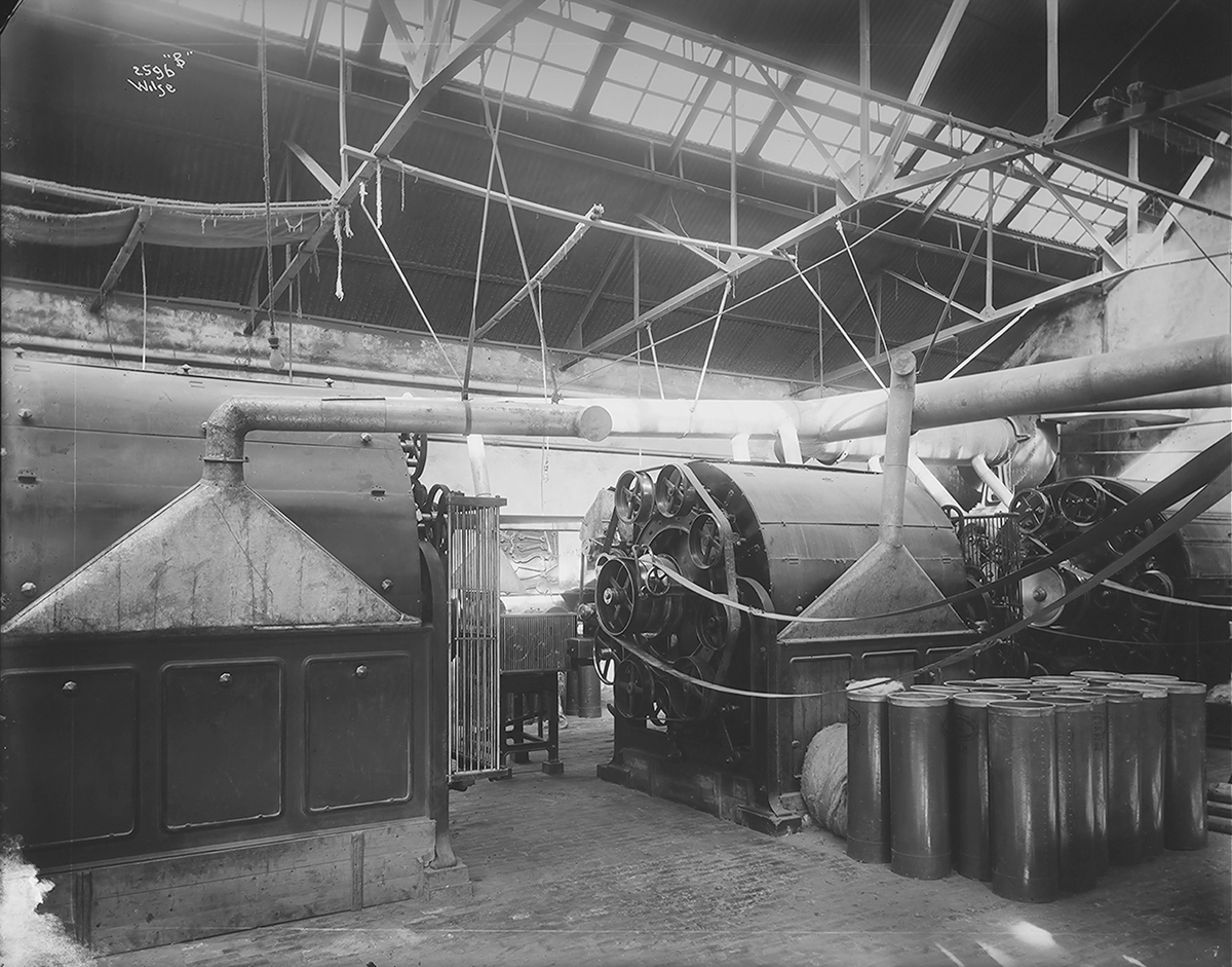 Anlegg for støvventilasjon i karderommet på Christiania Seildugfabrik. Fotografert 1909.