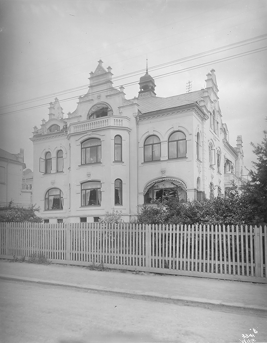 Sogneprest Amlies villa i Kirkeveien 7, Oslo. Fotografert 1911.