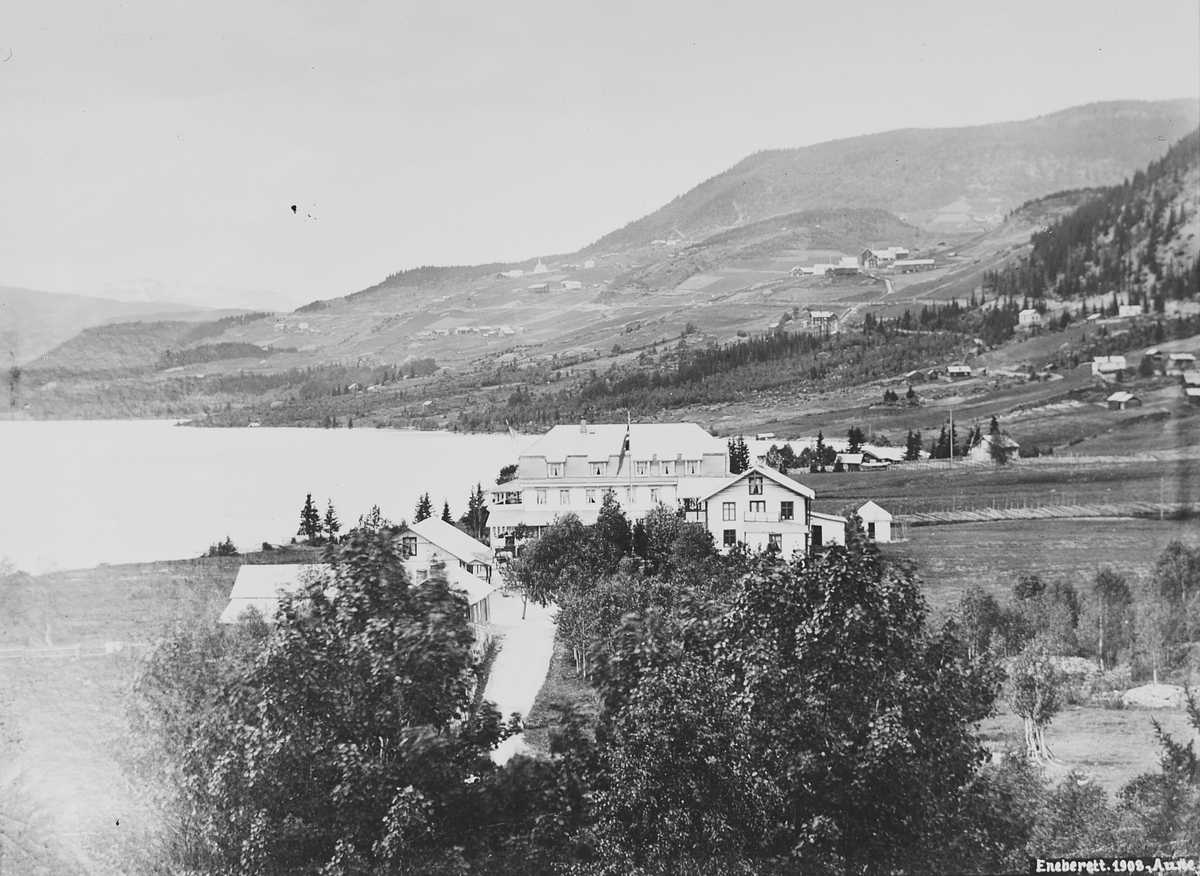 Heggenes hotell i Øystre Slidre, Oppland. Fotografert 1908. Avfotografert 1911.