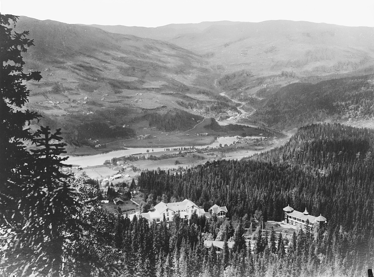 Utsikt fra Breidablikk mot Bagn. Fotografert 1923.