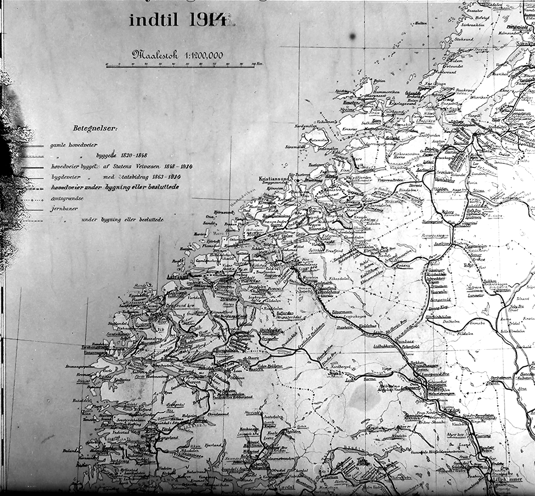 Raumabanen fra Dombås til Åndalsnes ble åpnet i 1924 etter at det hadde vært midlertidig trafikk til Bjorli og senere til Verma. Banen er spesielt kjent for vendetunnelen ved Verma og Kylling bru.

Raumabanen representerer noen av de ingeniørtekniske storverkene i norsk jernbanebygging. Strekningen Bjorli–Åndalsnes er derfor i Landsverneplan for jernbanen foreslått vedlikeholdt slik at de historiske elementene ivaretas på en best mulig måte.