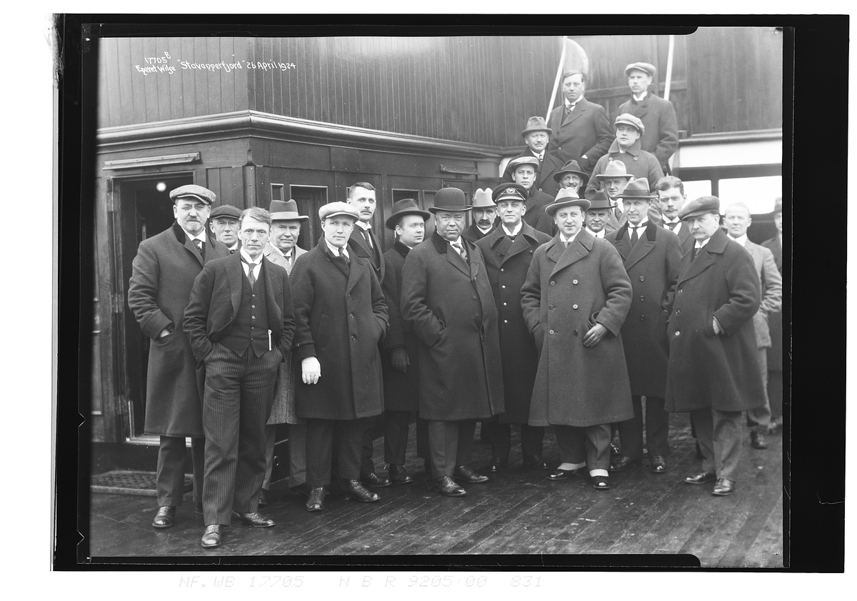 En gruppe journalister på besøk å Stavangerfjord, datert 25. april 1924. Fotografert 1924.