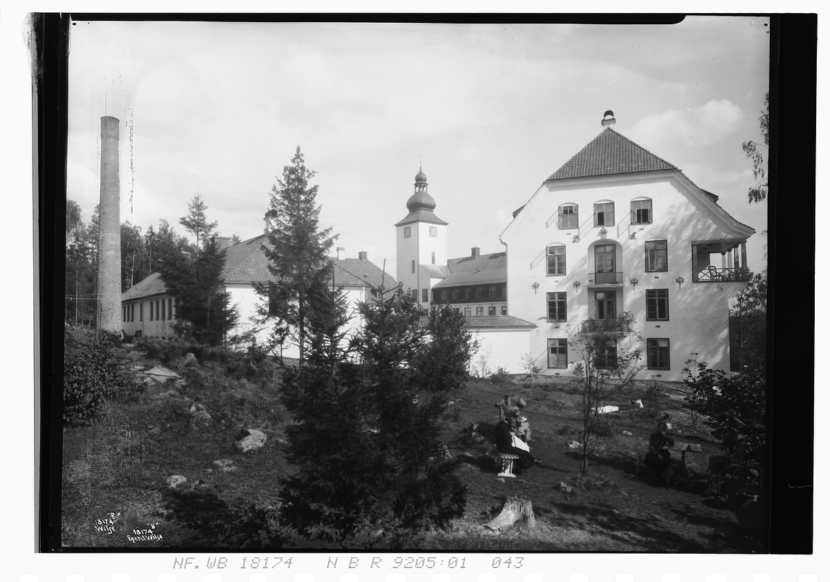Fra vestsiden på Bærum sykehus. Fotografert 1924.