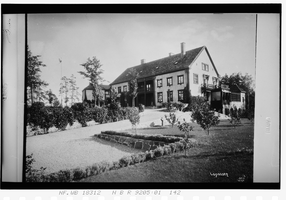 Ant. Skipsreder Klavness eiendom, Lagåsen. Fotografert 1924.