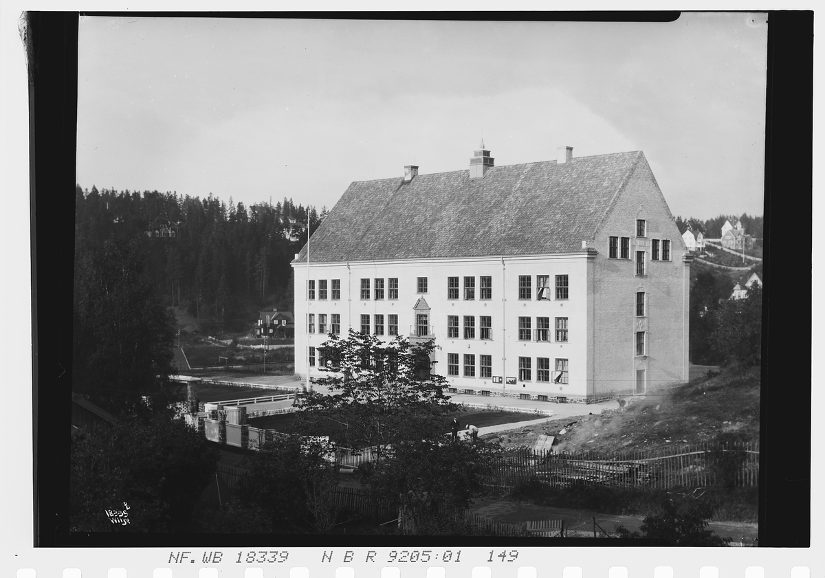 Stabekk gymnas. Fotografert 1924.