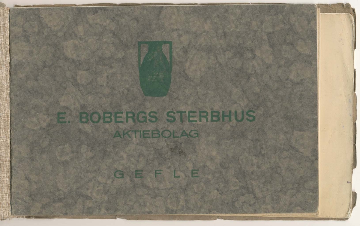 Tre priskuranter från Bo Fajans 1913, 1918 och1920-tal, inbundna i ett omslag.