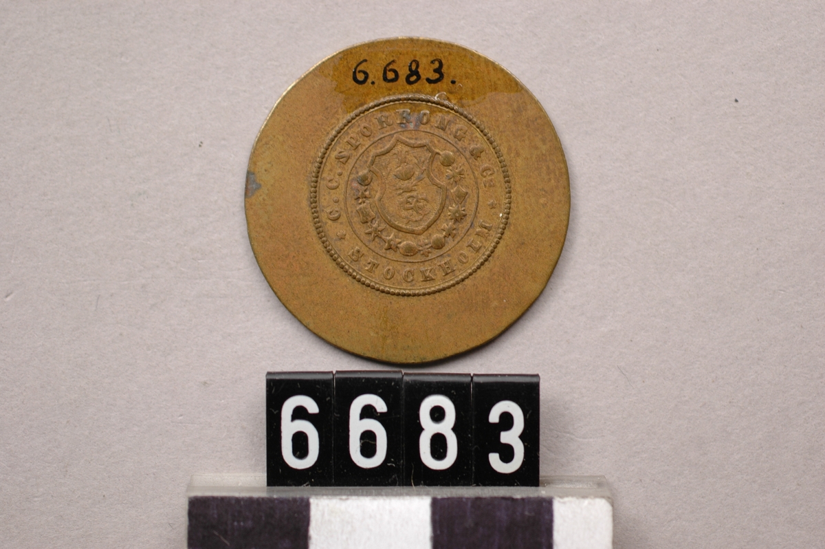 Pollett av mässing.