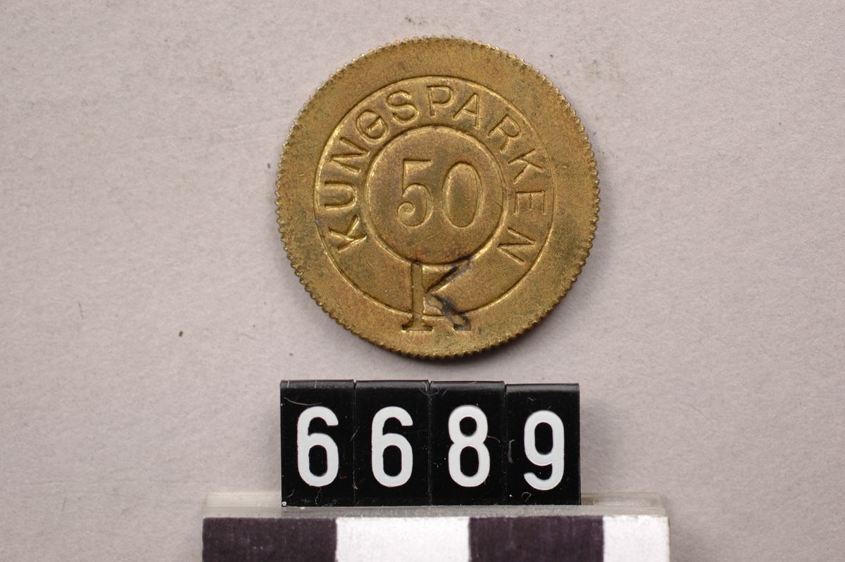 Pollett av mässing.