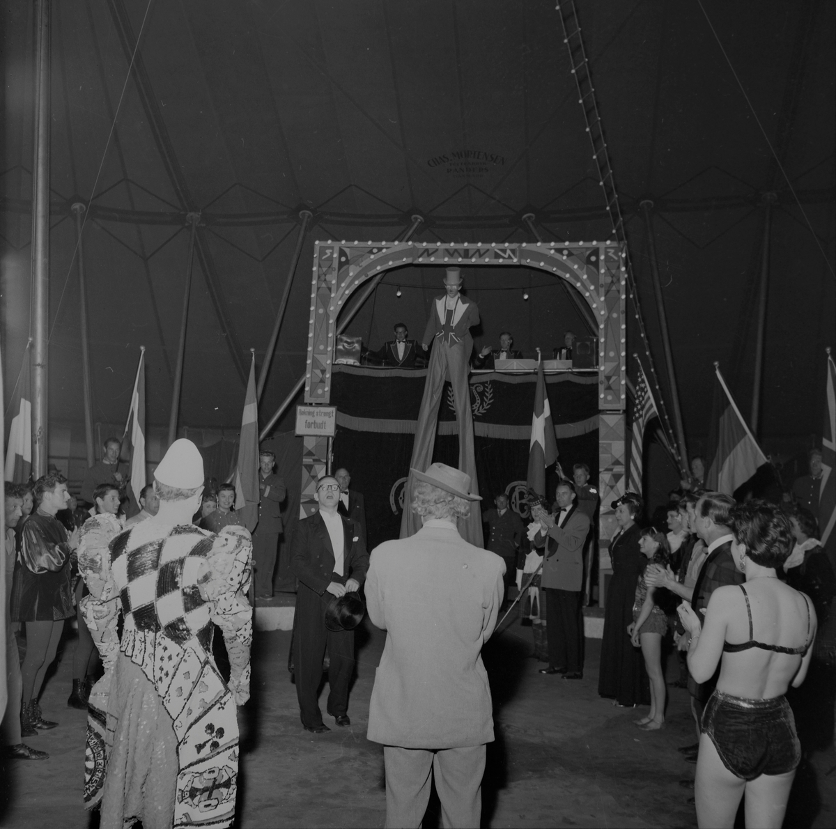 Journalistene deltar i Cirkus Berny