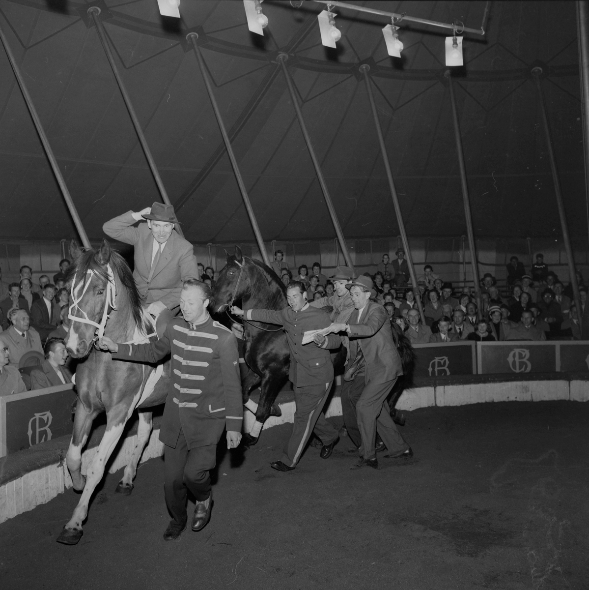 Journalistene deltar i Cirkus Berny