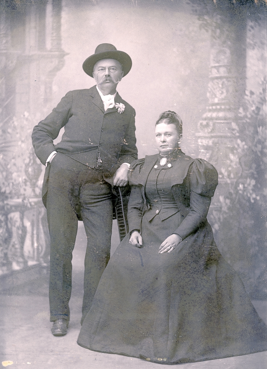 Gustaf Fägersten och Maria Törnqvist. Fotograf Carl Billberg. Givare H Bergendahl.